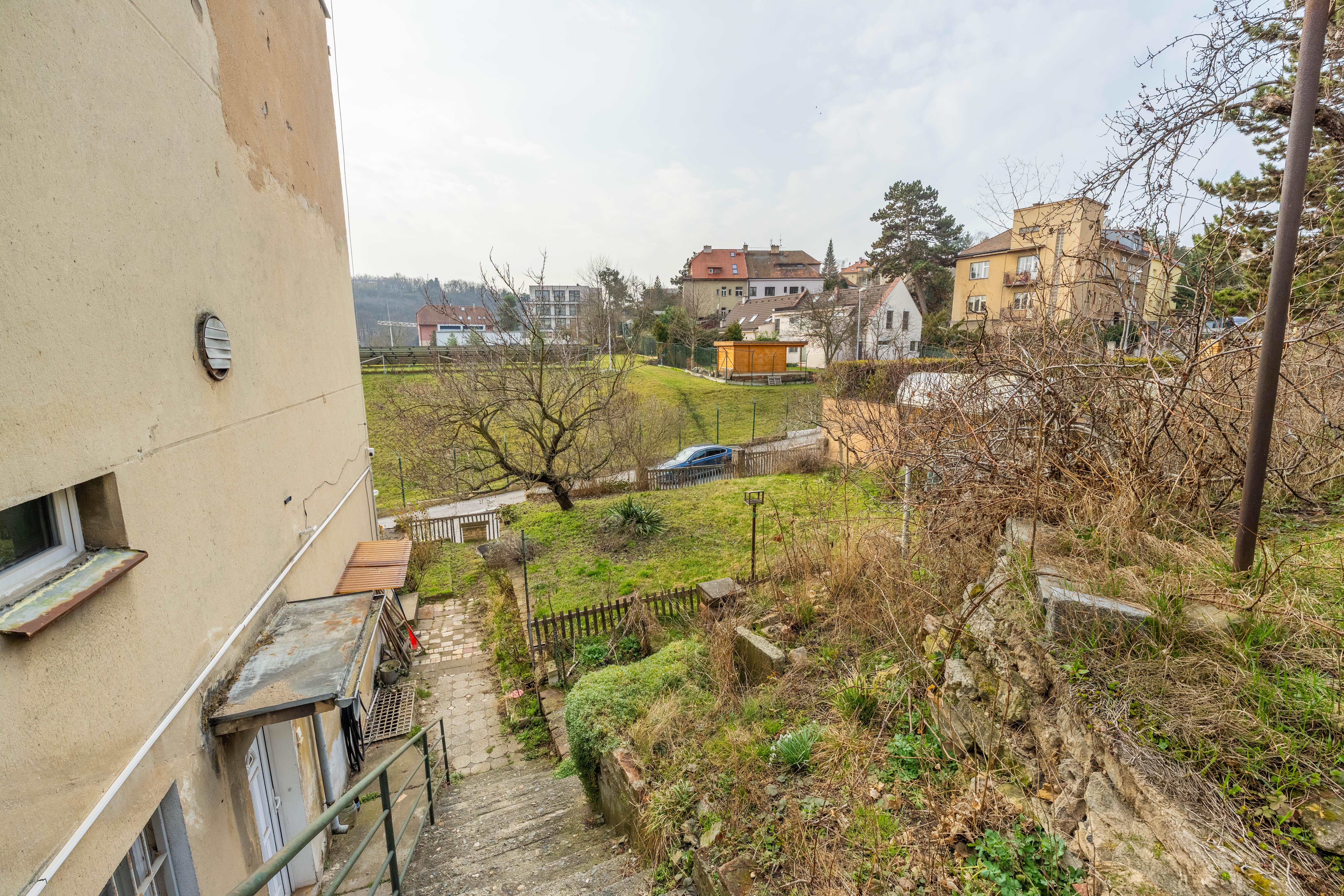 Zahrada — výhled na okolí